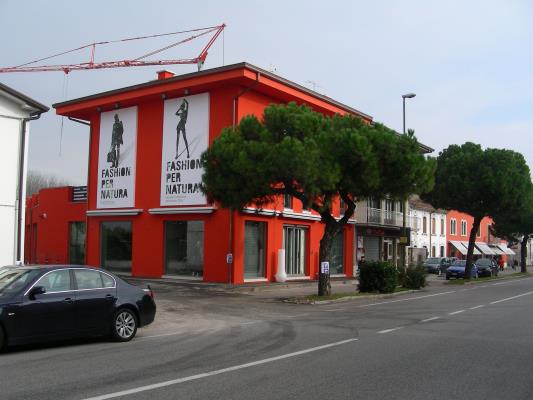 Edificio commerciale - S. Maria di Zevio (VR)